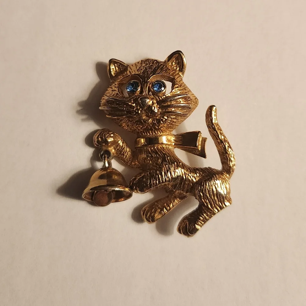 Vintage Avon Cat Brooch Pin